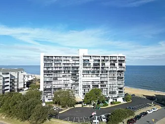 Building Photo - 3558 Shore Dr #1201