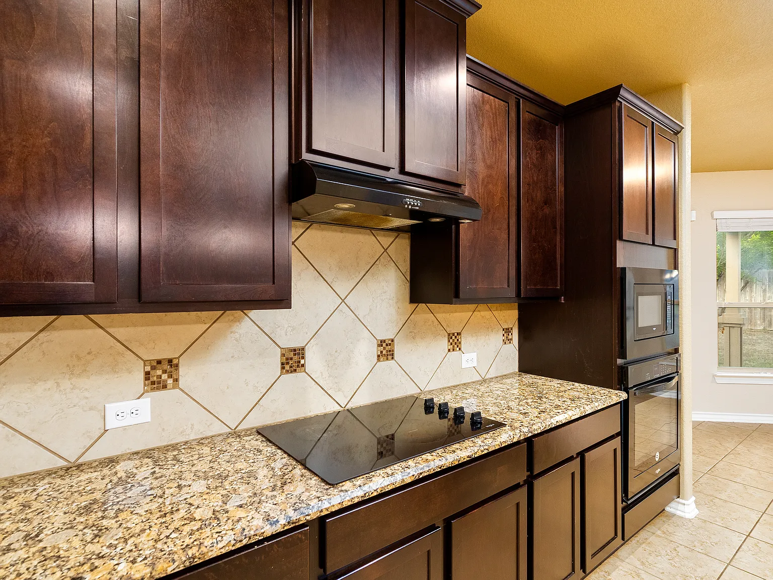 4 bed, 2661 sqft, $2,450 — Photo 4