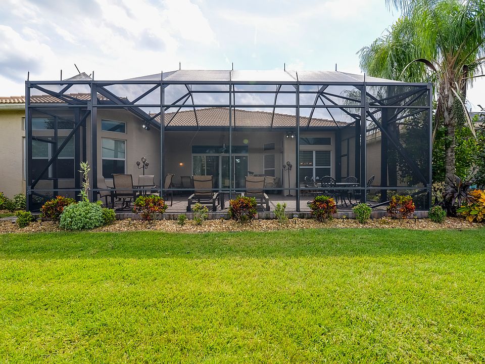 Oversized Screened in Lanai