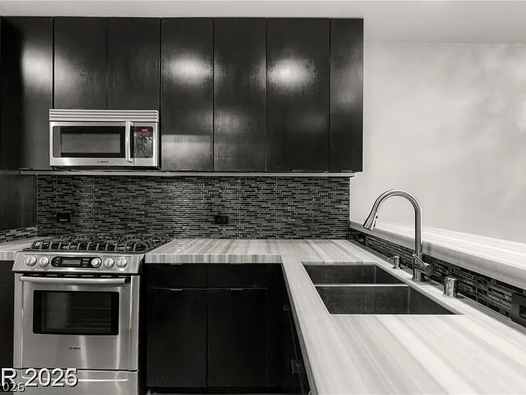 4525 Dean Martin Dr #511 — Photo 3