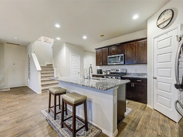 1615 Goose Island Ln — Photo 22