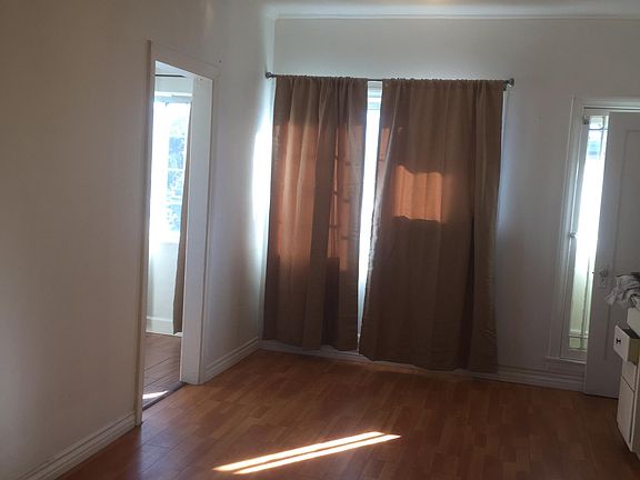 3rd image of 932 1/4 W 17th St