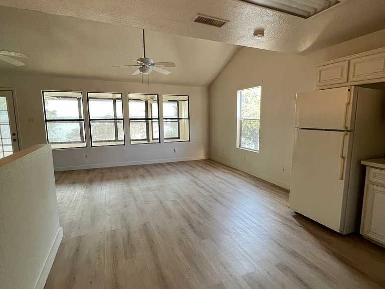 501 Two Pines Ln — Photo 5