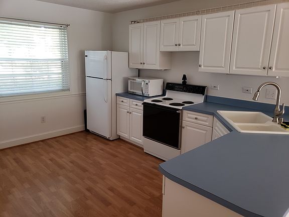 3rd image of 100 Lewis Dr Unit 5-A