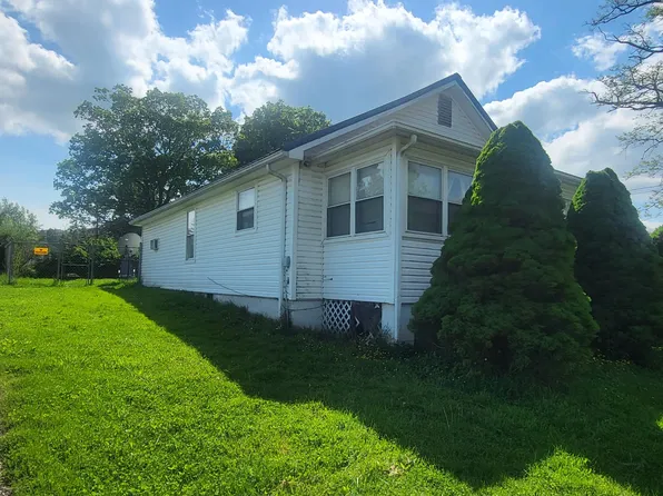 152 E Raleigh St, Rupert, WV 25984