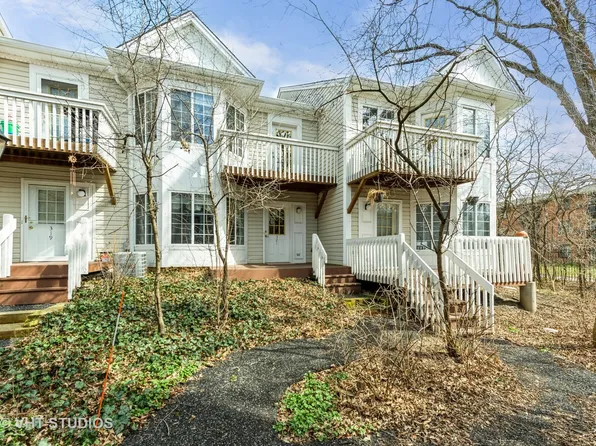 321 W Treehouse Ln, Round Lake, IL 60073