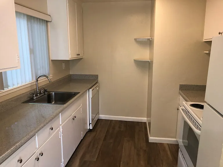 425 Encinal Ave — Photo 1