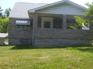 2812 Craighead Ln, Beaver Falls, PA 15010