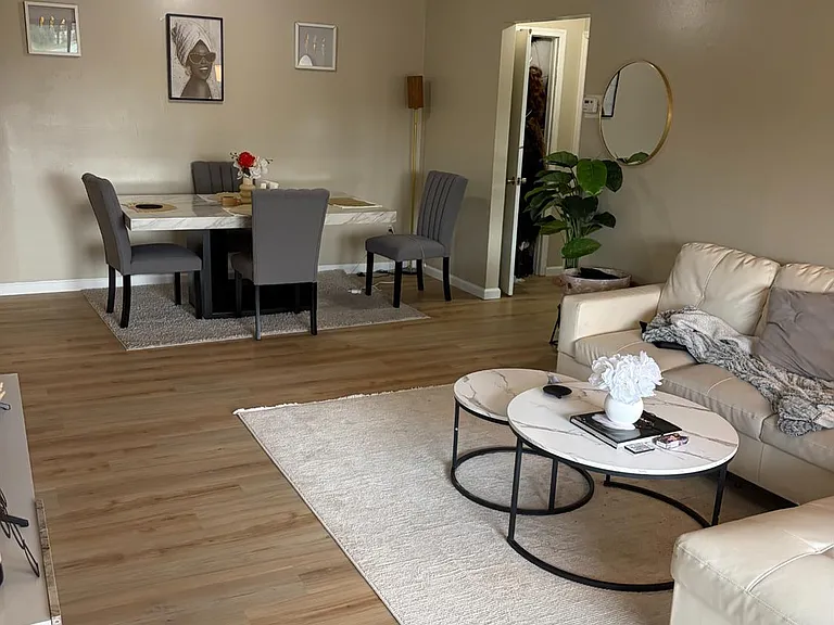 414 Sharon Ct — Photo 8