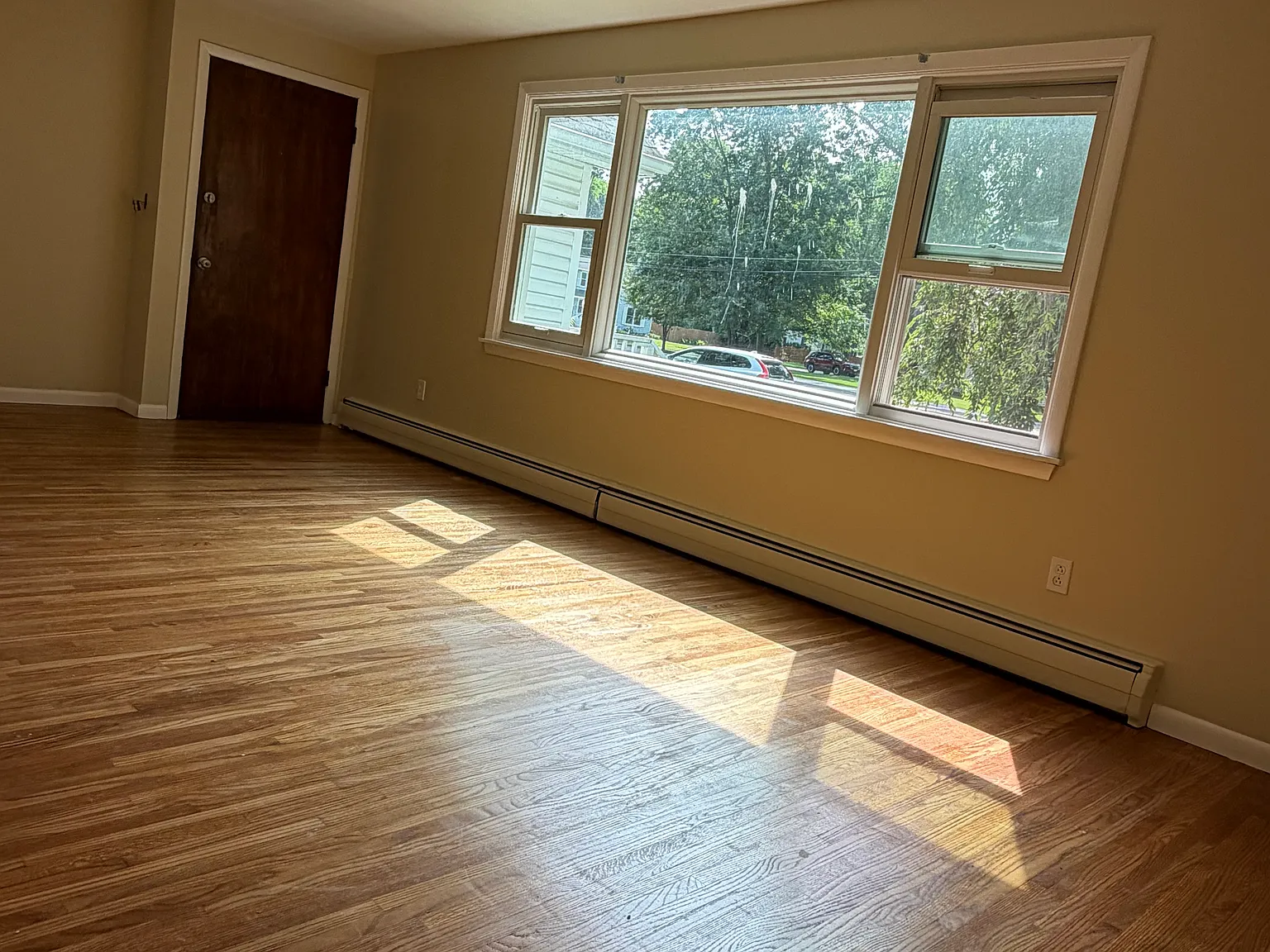3 bed, $2,300 — Photo 3
