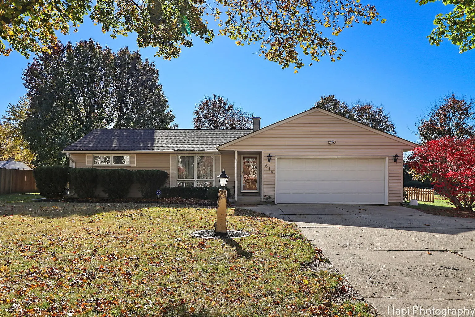 614 Barrington Ave photo 1