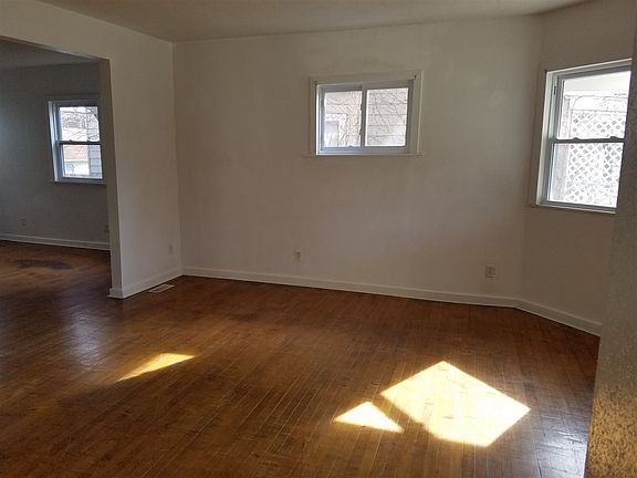 2nd image of 939 N Court St