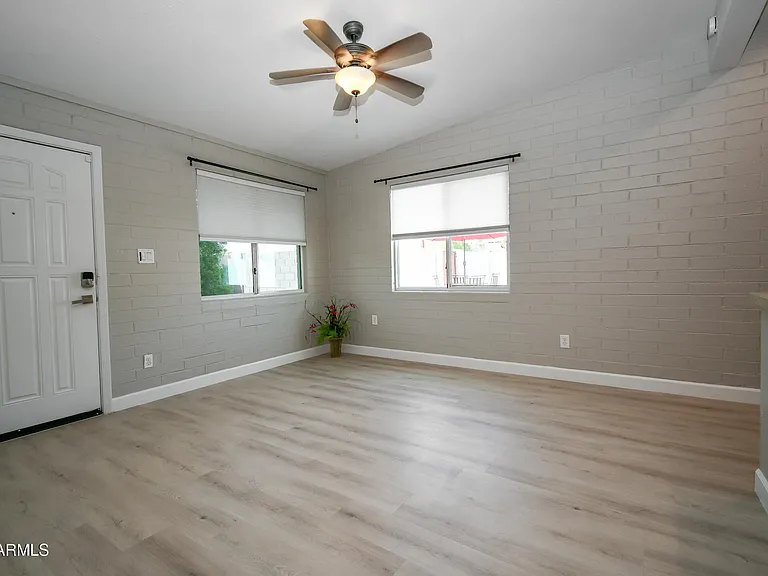 1012 E Henry St — Photo 7