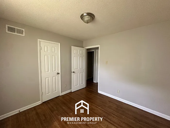 5101 Rolling Fields Dr — Photo 17