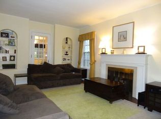 372 S Cottage Hill Ave, Elmhurst, IL 60126