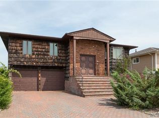 270 Lagoon Dr W, Lido Beach, NY 11561