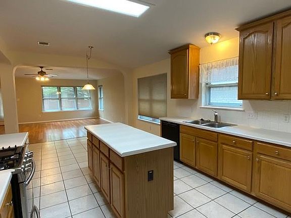 5th image of 17217 Sandwick Dr