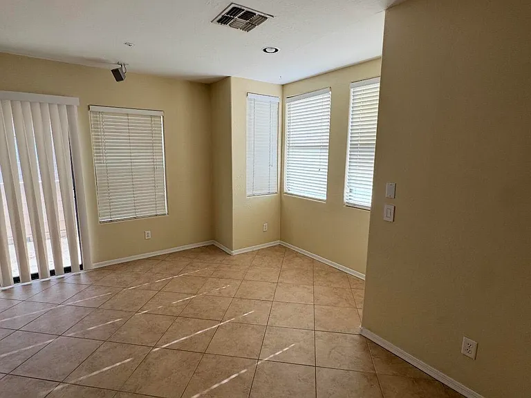724 S Beck Ave — Photo 7