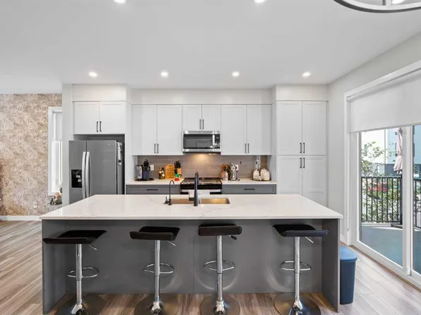 32 S Evanscrest Ct NW, Calgary, AB T3P 1S2