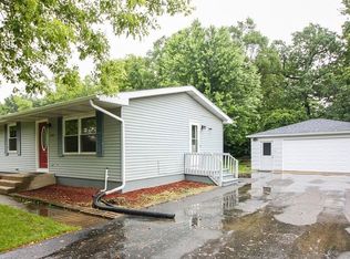 1980 Julie St, Woodstock, IL 60098