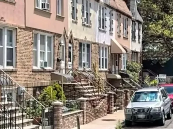 9 Corso Court image 2 of 19