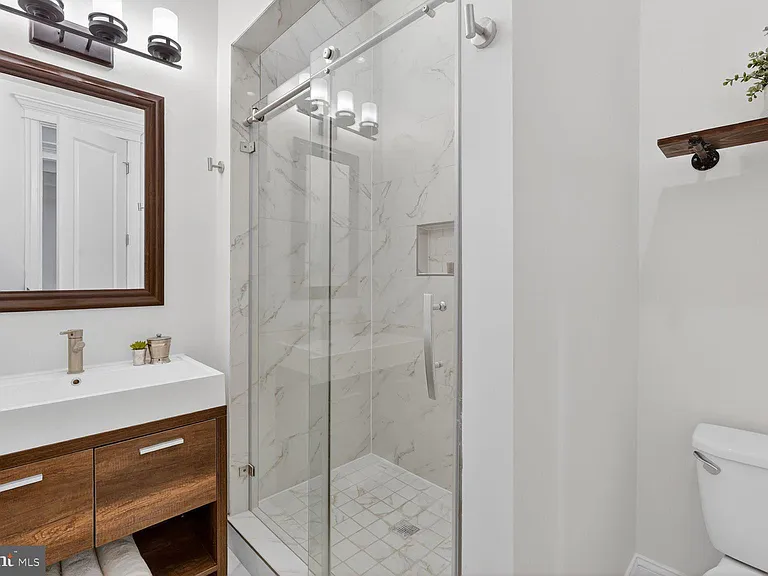 600 Harvard St NW #1 — Photo 13