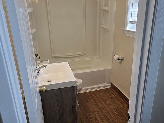 4th image of 1621 Caton Ct