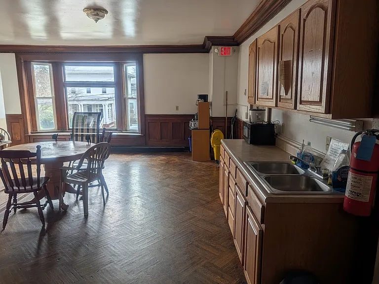 172 Main St #10 — Photo 6