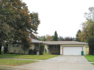 1604 8th Ave NW, East Grand Forks, MN 56721
