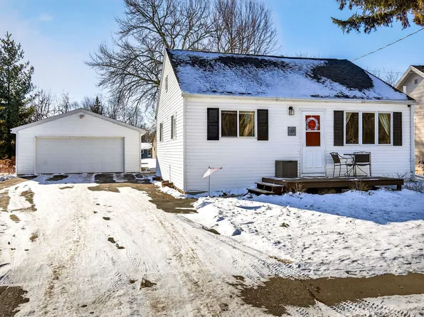 1221 Hillcrest Dr, Kaukauna, WI 54130