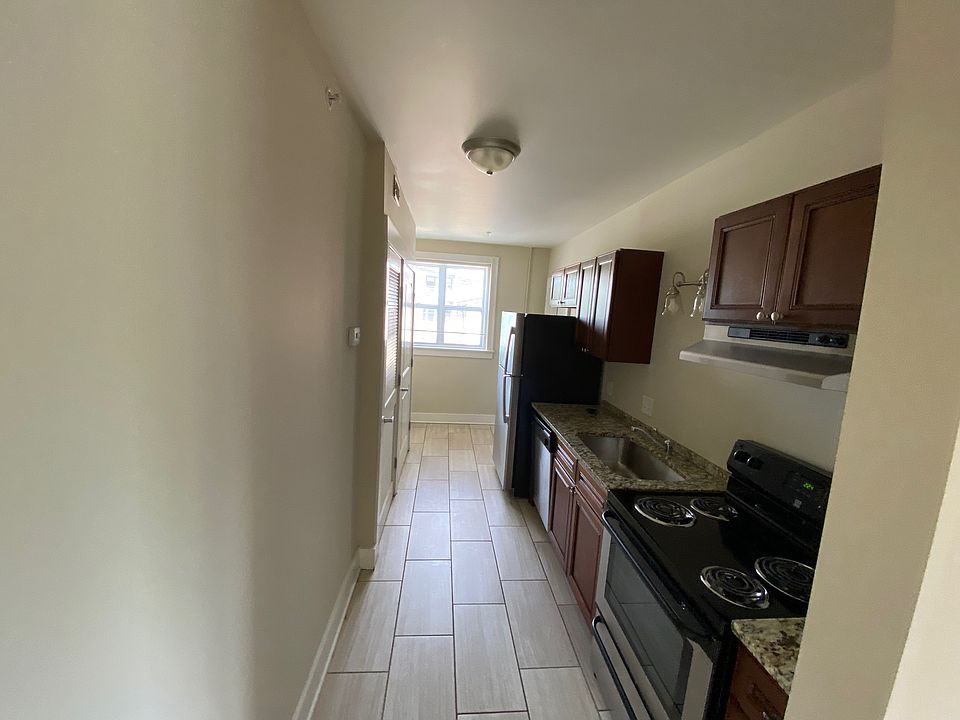 1st image of 1605 16th Ave S APT 101