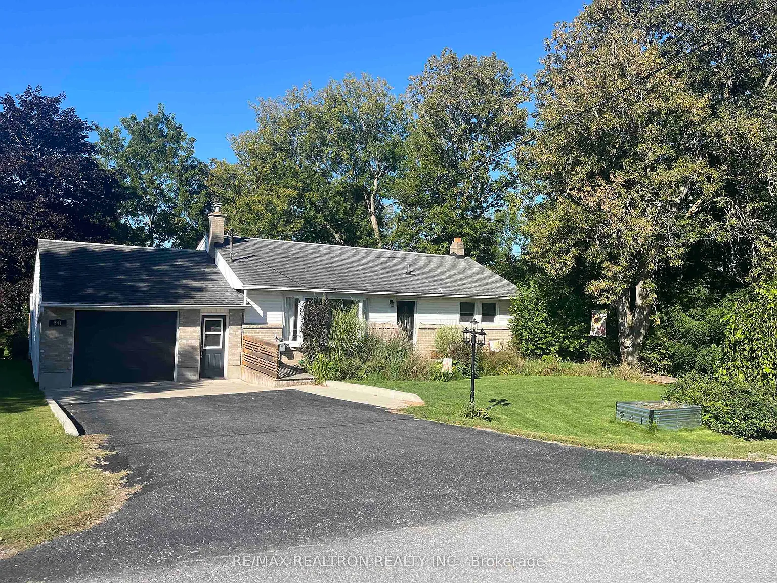 3 bed, $2,500 — Photo 2