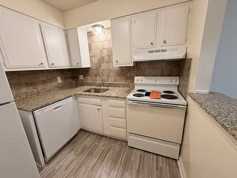 Countrybrook Apartments — Photo 105