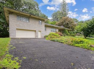 231 Knollwood Dr, New Haven, CT 06515