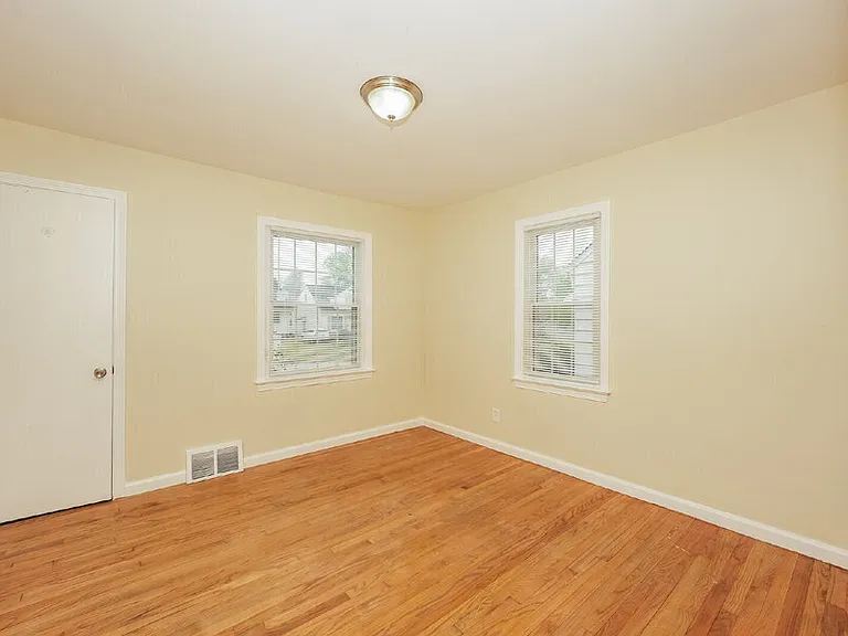 18308 Edinboro Ave — Photo 9
