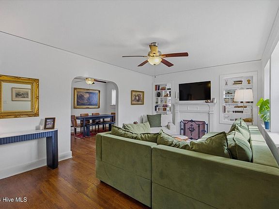 4th image of 221 Northern Boulevard