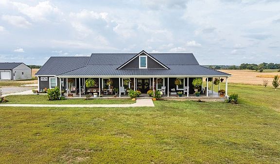 3rd image of 3761 South Rd