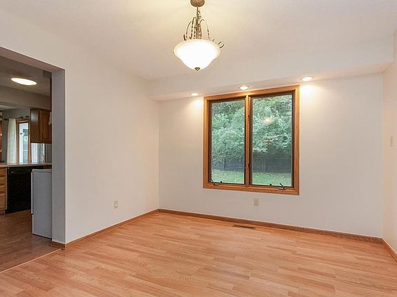 Dining Room - laminate floor