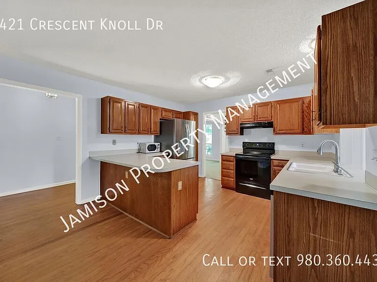3421 Crescent Knoll Dr — Photo 4
