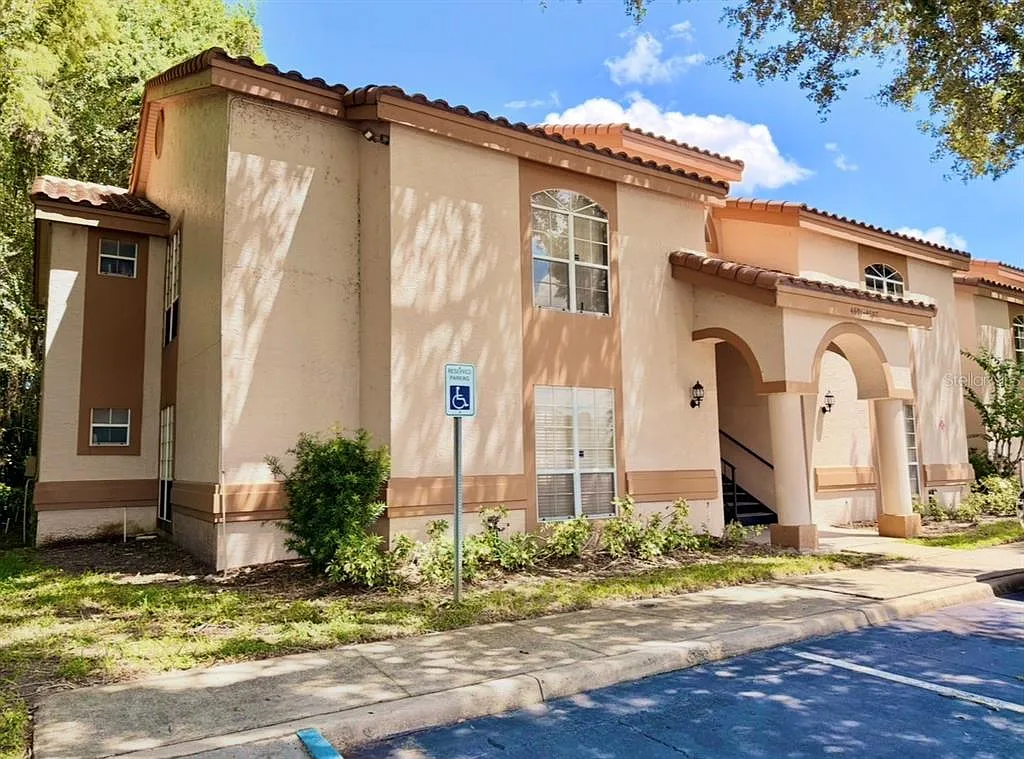 2 bed, 2.0 bath, 1080 sqft, $1,750 — Photo 2