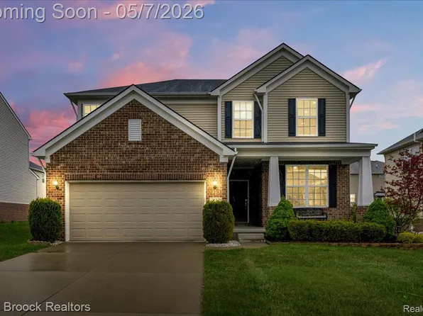 29926 Autumn Gold Dr, New Hudson, MI 48165