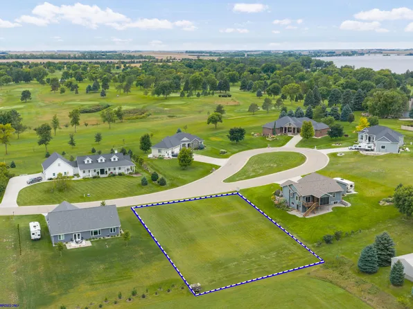 46890 Country Club Ln, Brookings, SD 57006