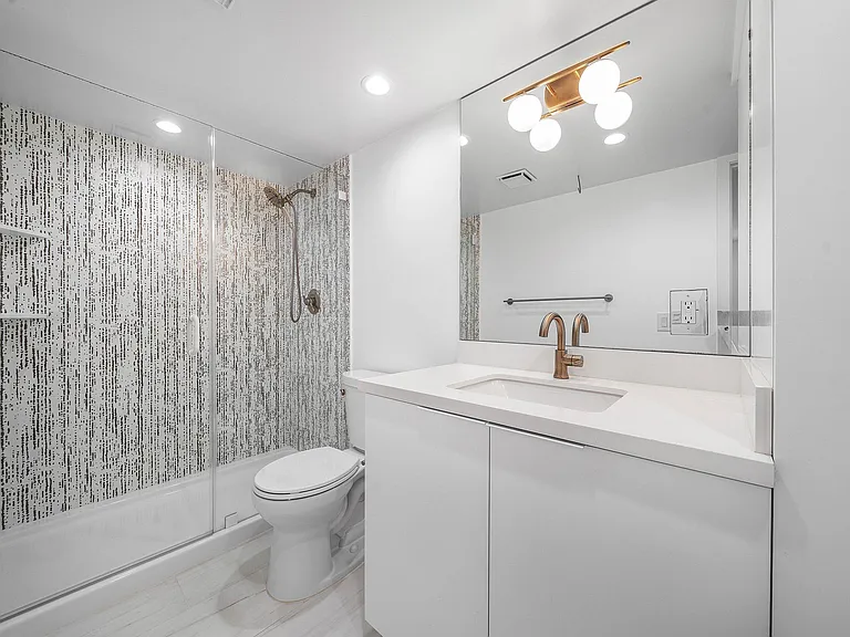 330 SE 20th Ave #408 — Photo 23