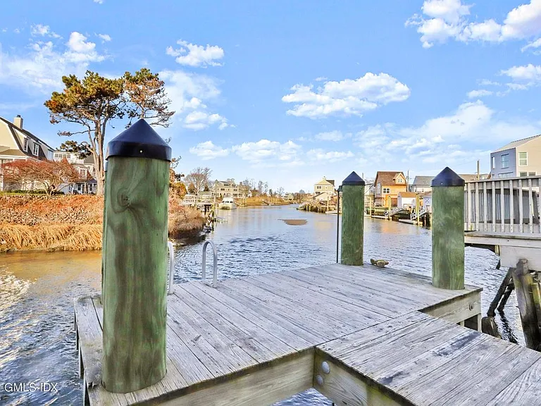 2149 Fairfield Beach Rd — Photo 24