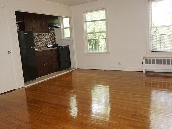 5th image of 154 S Munn Ave