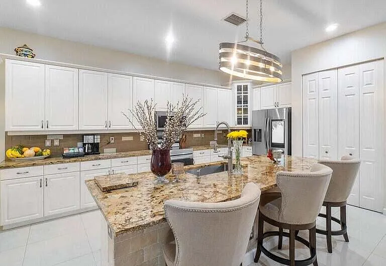 9271 Madewood Ct — Photo 2
