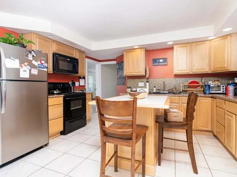 78 Plymouth St — Photo 4