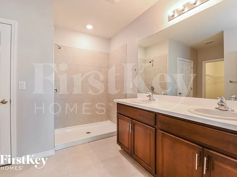2705 SW 4th Ln — Photo 9