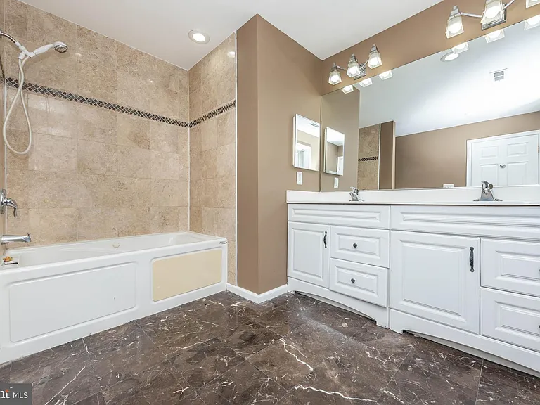 4021 Barrington Rd — Photo 31
