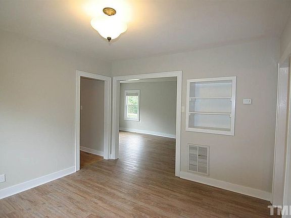 Large dining area and ample of space for a large table